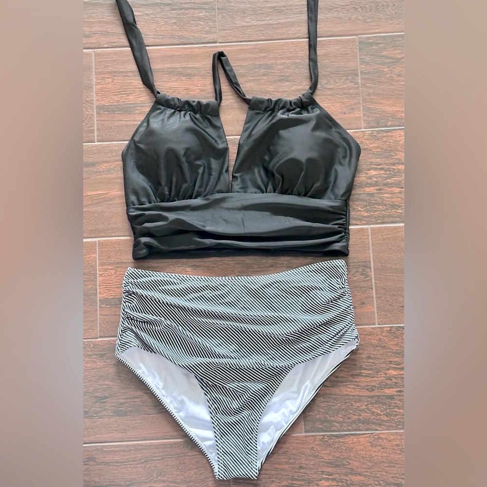 NWT two piece bathing suit size 2xl